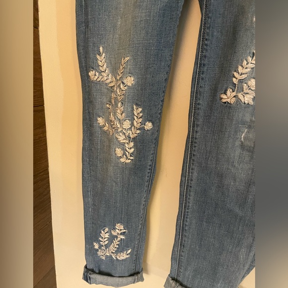 Girlfriend jeans, embroidered flowers - Picture 5 of 13